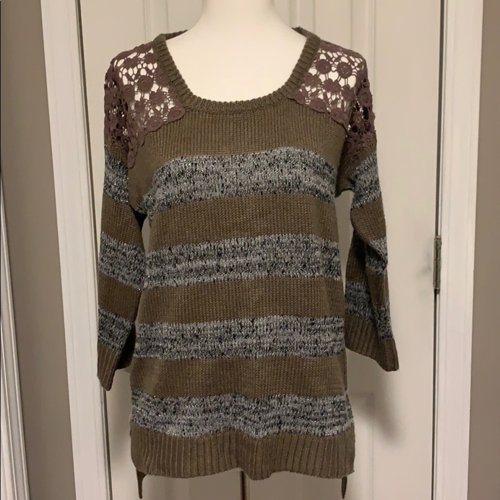Women’s brown & sparkly grey 3/4” length sleeves